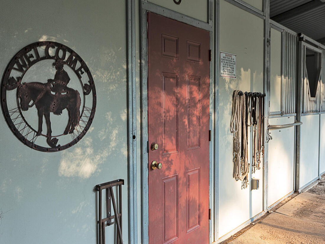Welcome sign at the Black Canyon Stables barn